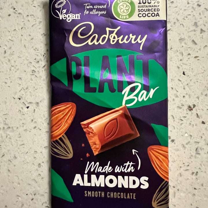 photo of Cadbury Vegan Plant Bar made with Almonds shared by @sarbearcor on  05 Feb 2023 - review
