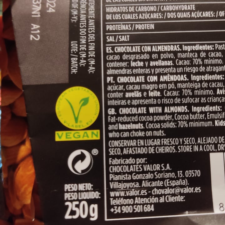 photo of Valor 70% Chocolate Negro Con Almendras shared by @anathelass on  14 Jan 2023 - review