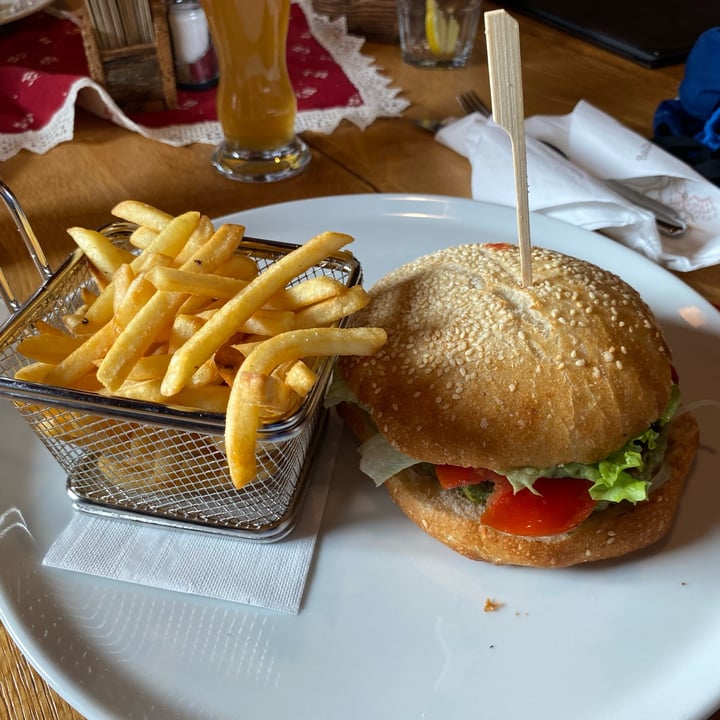 photo of Baita Gamsblut Hütte Vegan hamburger shared by @tattavegan on  03 Feb 2023 - review