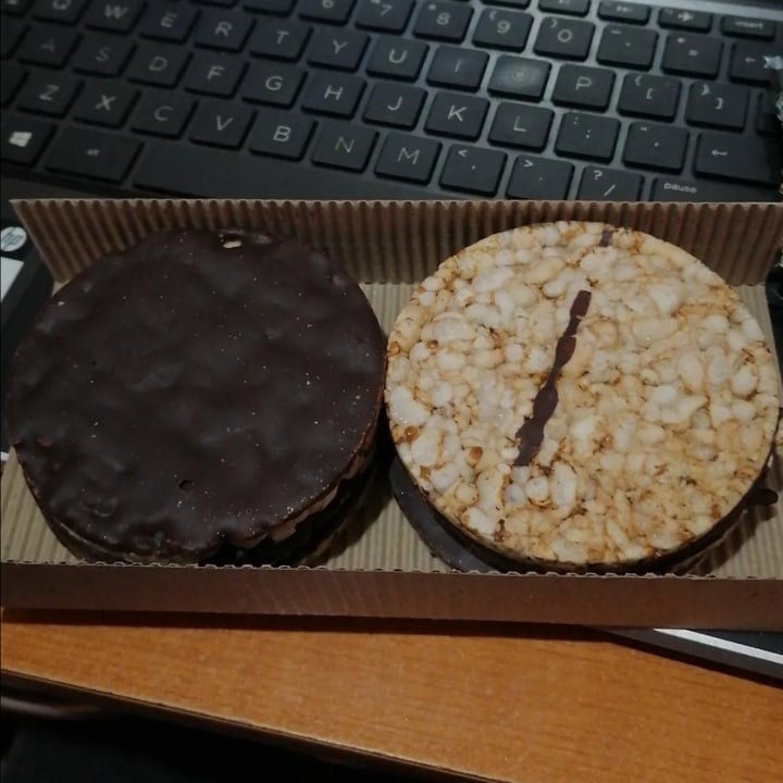 photo of Rice Up! Brown rice cakes with Belgian dark chocolate shared by @crisb30 on  01 Jul 2023 - review