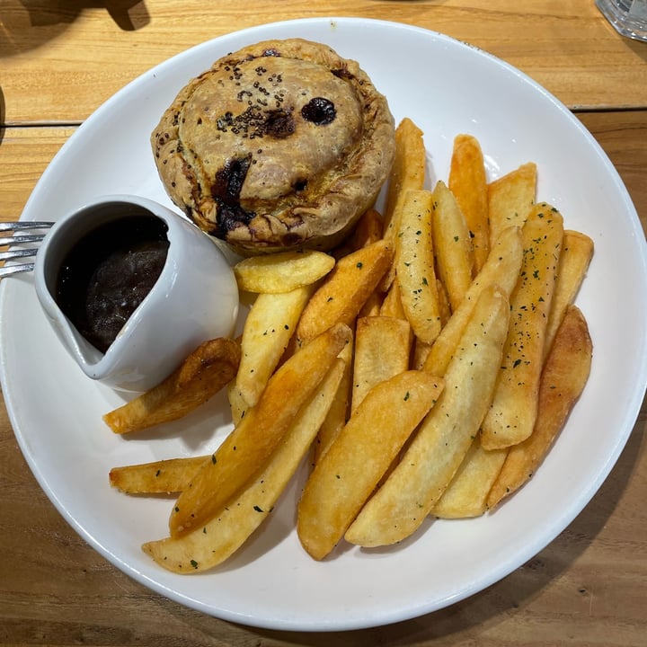 photo of Pie Society • Canteen Shepherdless pie with a side order of fries and gravy shared by @jacquis on  27 Jan 2023 - review