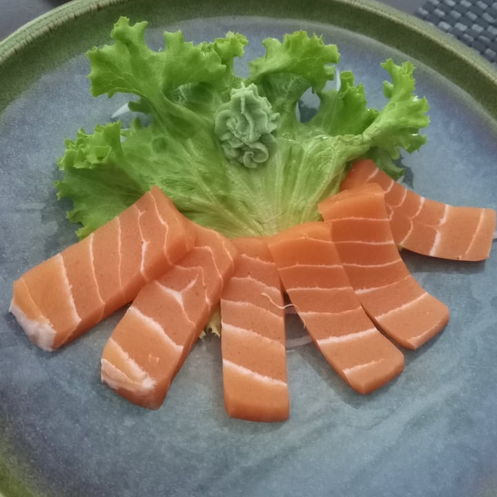 photo of Asia Fusion Sushi sashimi zalmon shared by @iosonosoloio on  03 Jun 2023 - review