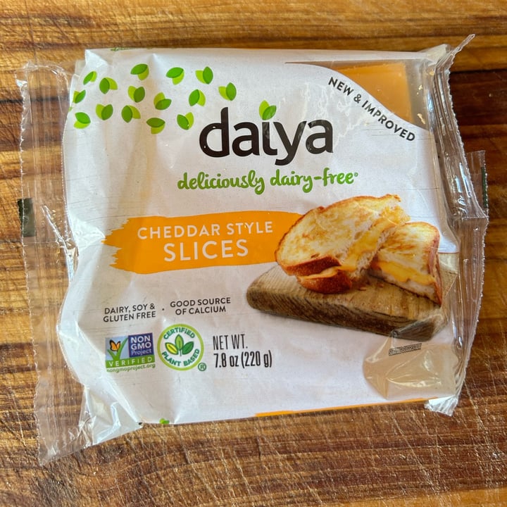 photo of Daiya American Style Slices shared by @izzyyrey on  10 Apr 2023 - review