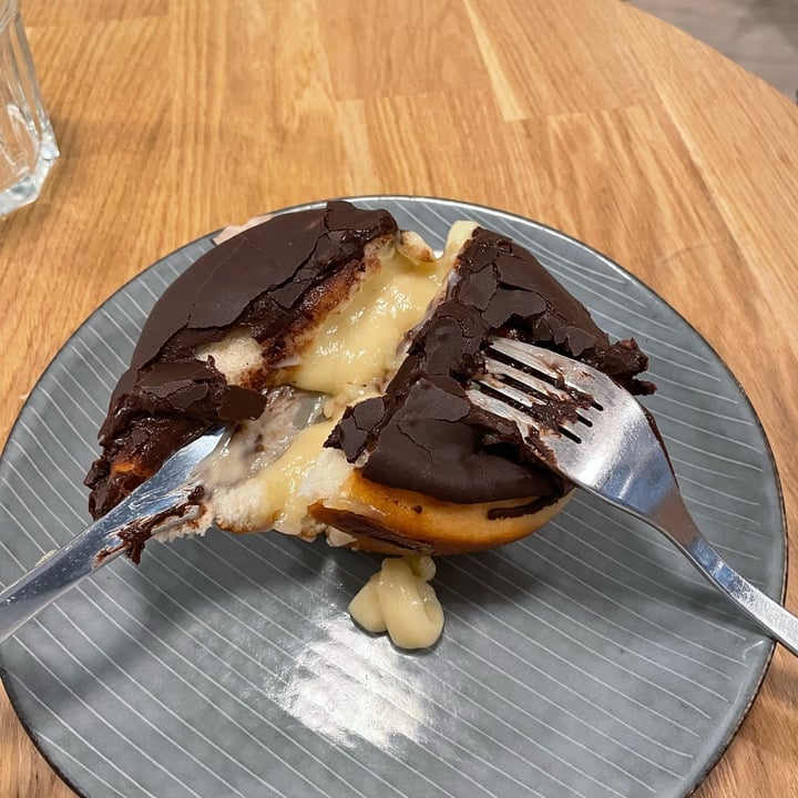 photo of Delish Vegan Doughnuts Boston Cream shared by @sara18 on  02 Jun 2023 - review
