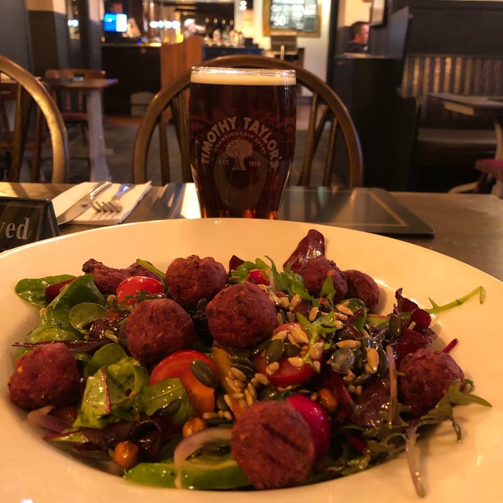 photo of The George Inn felafel salad shared by @soniapesa on  10 Aug 2023 - review