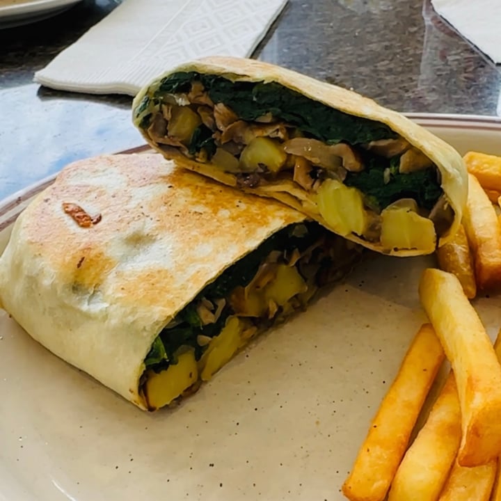 photo of Blue Bay Diner Vegetarian Wrap shared by @veganeverythingalex on  02 May 2023 - review