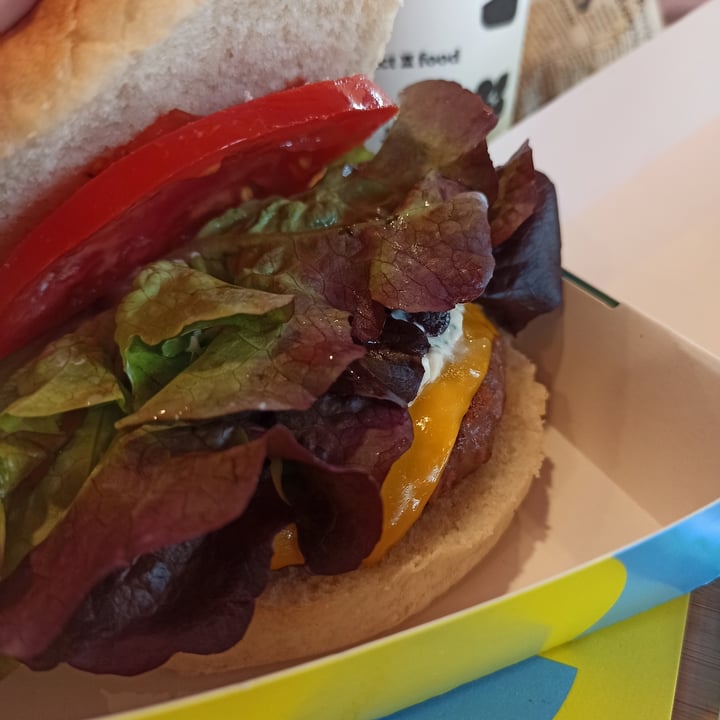 photo of Impact Food cheesy burger redefine menù shared by @morgymur on  02 May 2023 - review