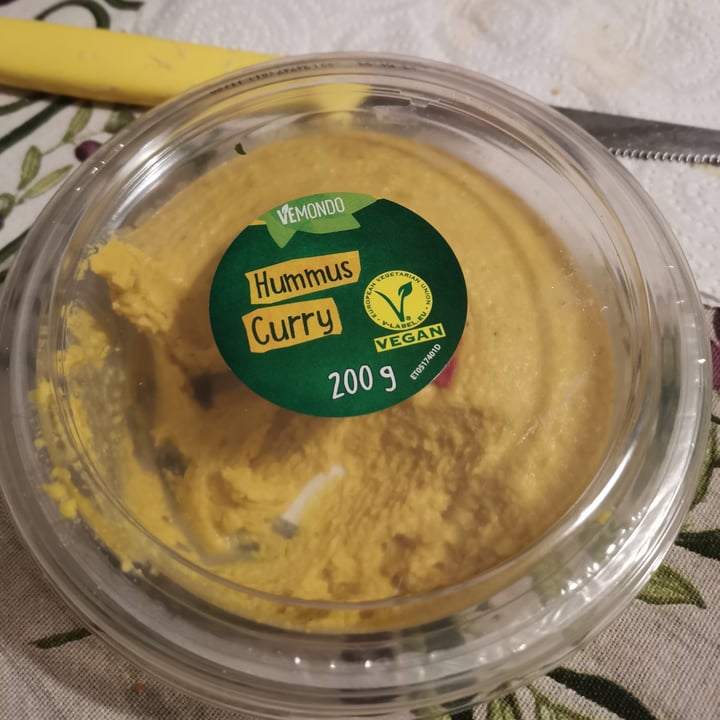 photo of Vemondo Hummus Al Curry shared by @federicacongiu on  10 Jan 2023 - review