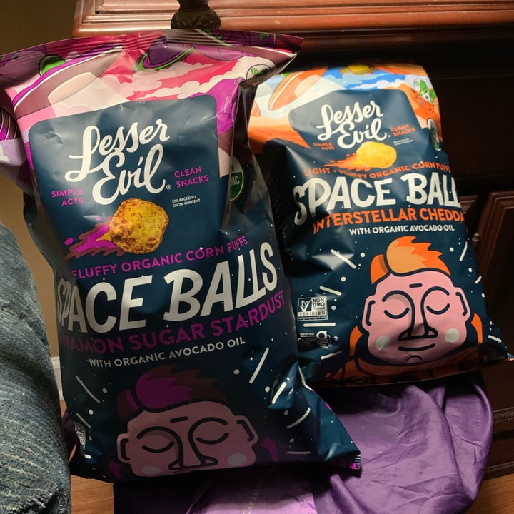 photo of Lesser Evil Snacks Space Balls Cinnamon Sugar Stardust shared by @lilvegan-lauren on  26 Mar 2023 - review