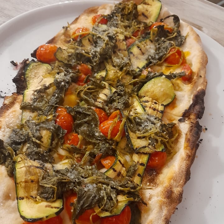 photo of Circolo Impatto Zero - Riservato ai Soci ARCI Pinsa "Totò" pomodorini marinato, friarielli, zucchine gialle, parmaveg. shared by @auramala on  06 May 2023 - review