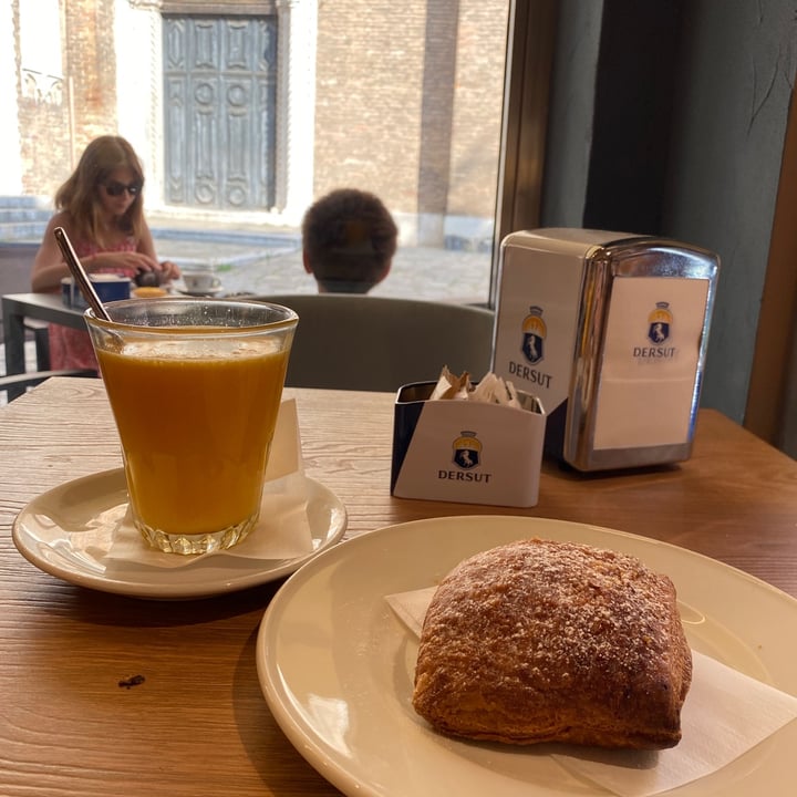 photo of Bottega del Caffè Dersut Croissant Con Crema Di Mandorle Vegan shared by @edoardobattaglia on  30 Jun 2023 - review