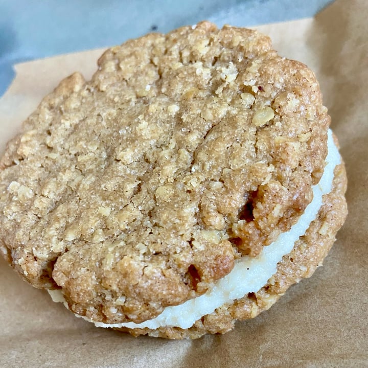 photo of Nami Oatmeal Cream Pie shared by @vfct on  16 Apr 2023 - review