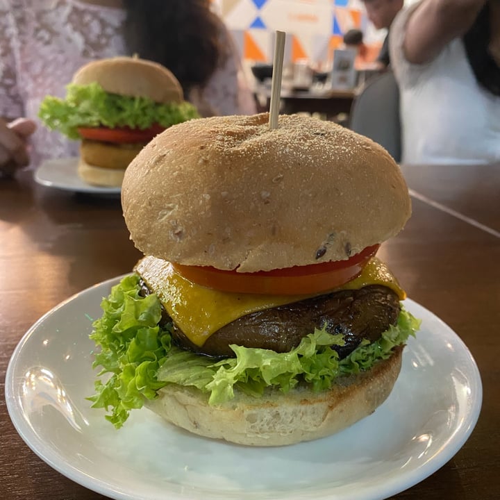 photo of nomVnom Bistro PCT Burger shared by @sarvanireddy on  01 Jul 2023 - review
