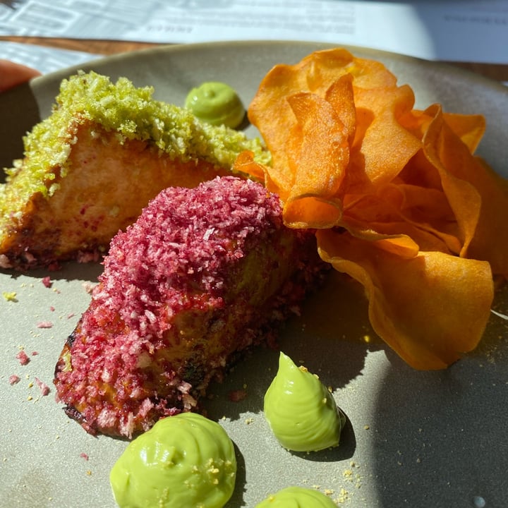 photo of Romeow Cat Bistrot Tofu bio Otani su crema di avocado, chips e purea di patata dolce agrumata shared by @angelica3 on  13 Apr 2023 - review