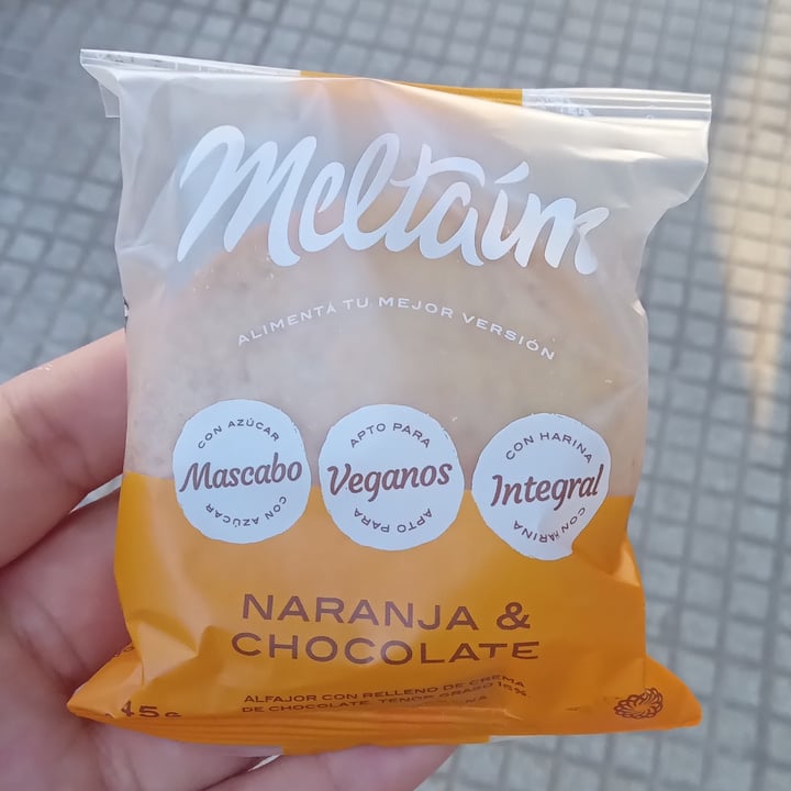 photo of Meltaím Alfajor de chocolate y naranja shared by @veganicz on  04 Feb 2023 - review