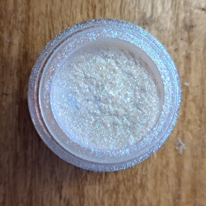 photo of Neve Cosmetics mineral eyeshadow glaciazione shared by @ilariapetri on  07 Mar 2023 - review