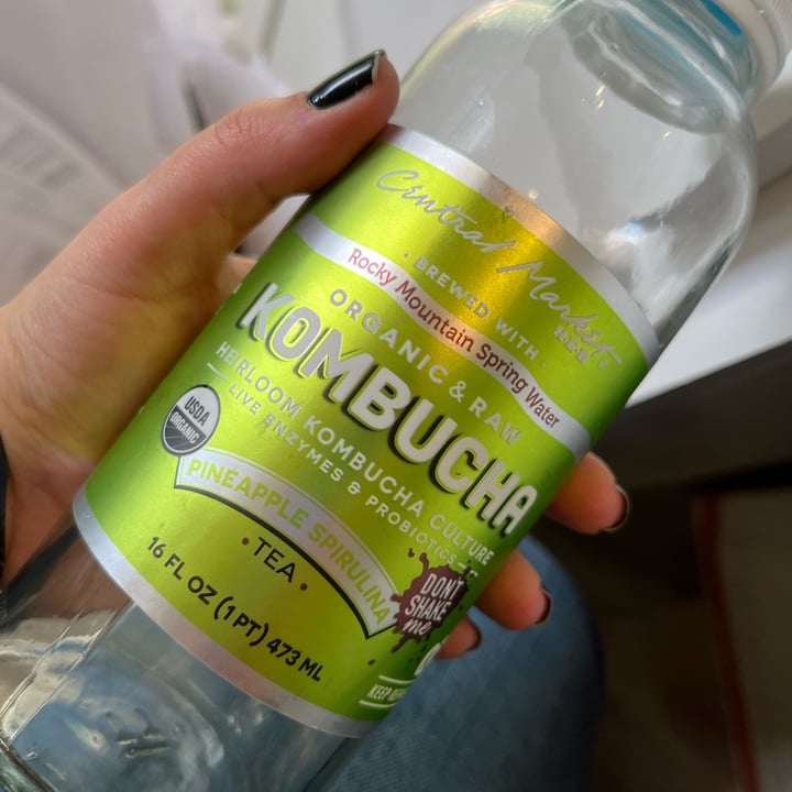 photo of Central Market H.E.B Pinapple Spirulina Organic Kombucha shared by @bego18 on  26 Mar 2023 - review