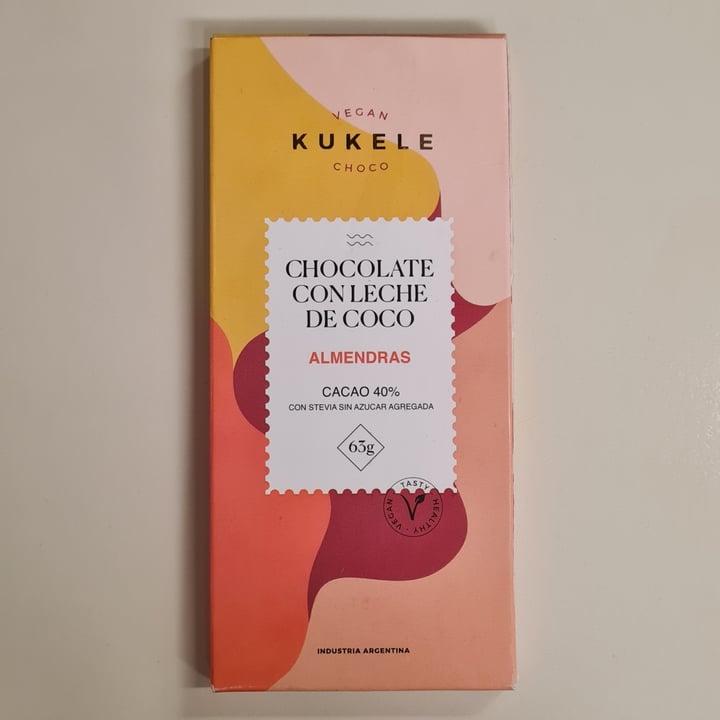 photo of Kukele Vegan Choco Chocolate Con Leche De Coco Y Almendras shared by @joanazarena on  01 Feb 2023 - review