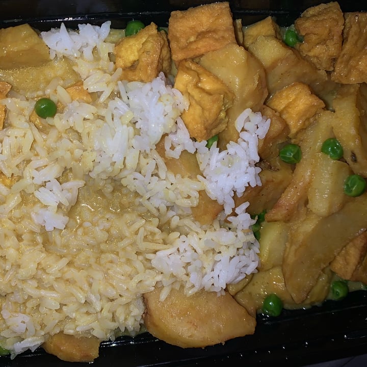 photo of Mama's Thai Cafe G-2 yellow curry with tofu shared by @thatveganj on  06 Jan 2023 - review