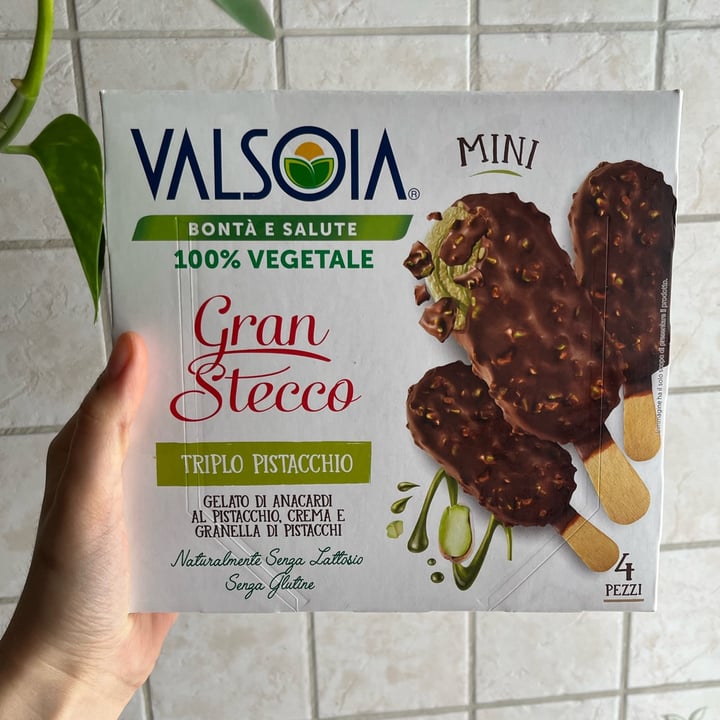 photo of Valsoia gran stecco al triplo pistacchio e anacardi shared by @giuliettaveg on  02 May 2023 - review
