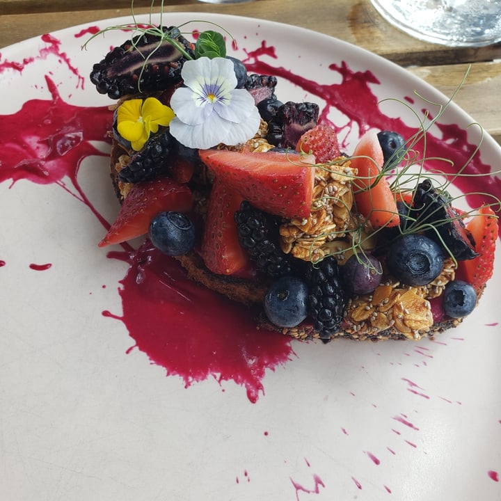 photo of SAUG.E cuisine végane Berries and Cream toast shared by @alexfoisy on  16 Jul 2023 - review