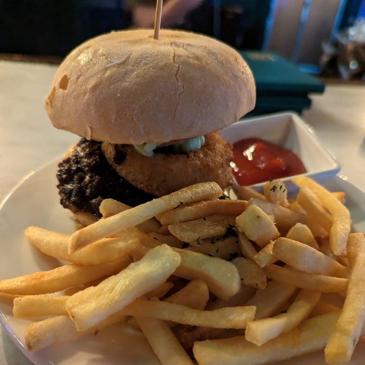 photo of Fortune Bakon Jam & Gruyere Burger shared by @regimack on  01 Jun 2023 - review