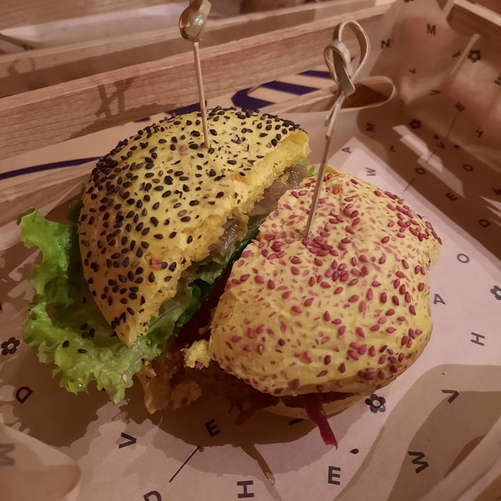 photo of Flower Burger Barrow burger shared by @gelfialice on  01 May 2023 - review