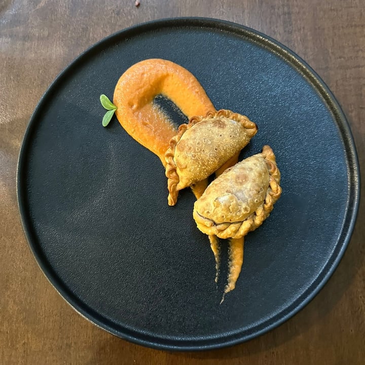 photo of Officina Verde - Ristorante e Bottega Vegana EMPANADAS shared by @fluirefemminile on  03 Aug 2023 - review