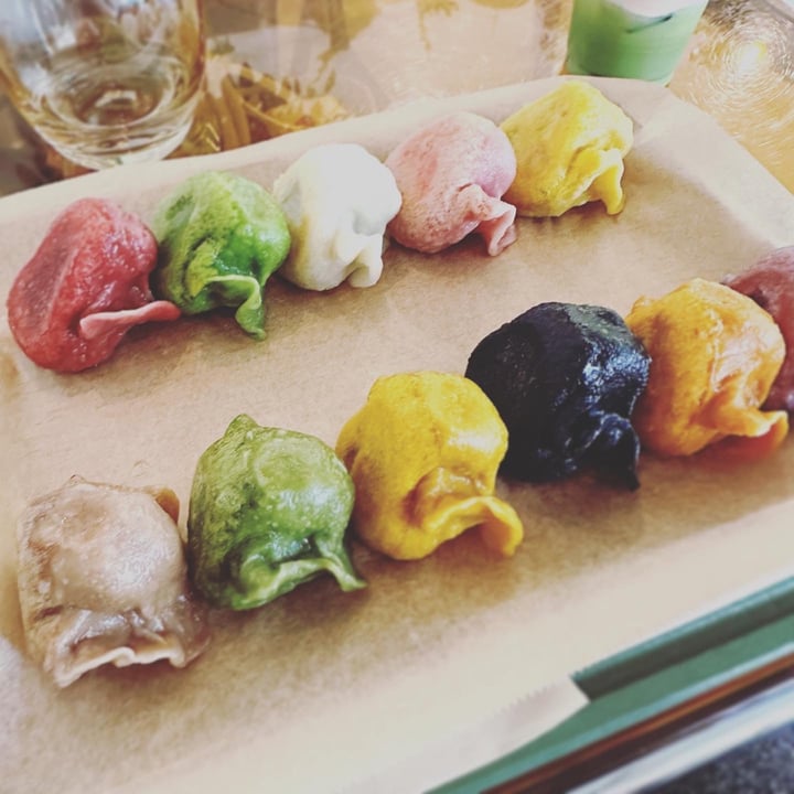 photo of VEGAN GYOZA YU dumplings shared by @stylishdeer22 on  06 Aug 2023 - review