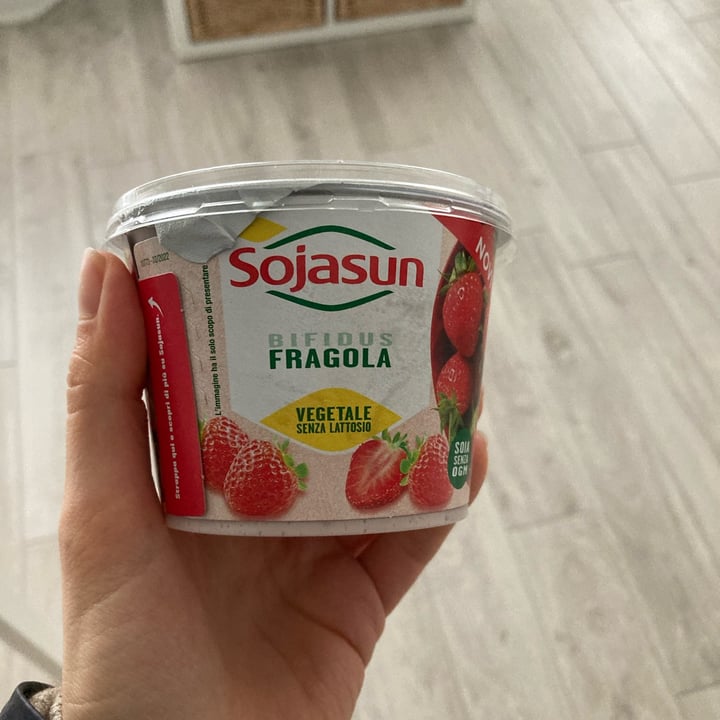 photo of Sojasun yogurt alla fragola shared by @tnvgl on  02 Jun 2023 - review