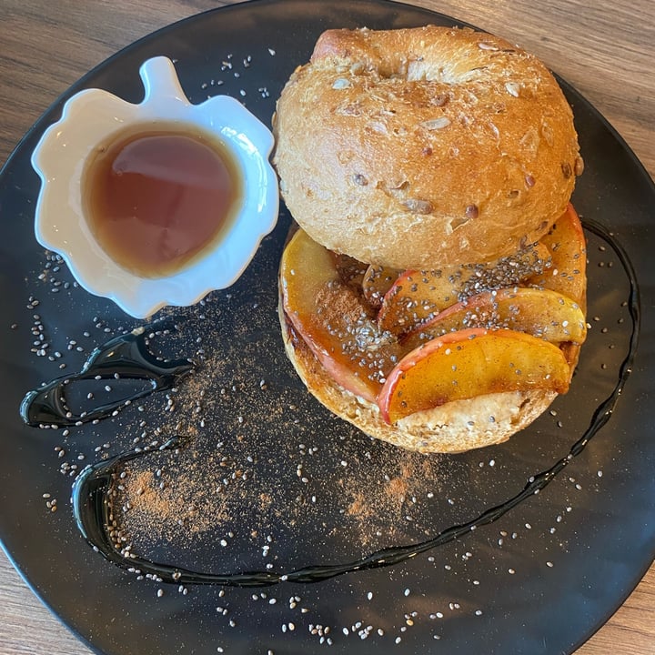 photo of Elysian Plant Based Kitchen Bar Bagel With Apples shared by @mmitsi on  26 Feb 2023 - review