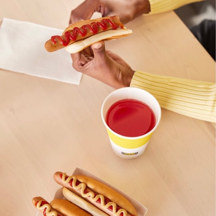 photo of IKEA Milano Carugate hot dog vegetale quale shared by @giuliettaveg on  24 Jul 2023 - review