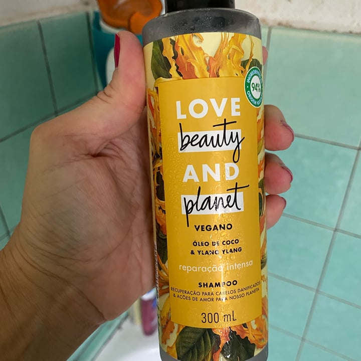 photo of Love Beauty and Planet Shampoo Óleo De Coco E Ylang Ylang shared by @fe1979 on  14 Mar 2023 - review