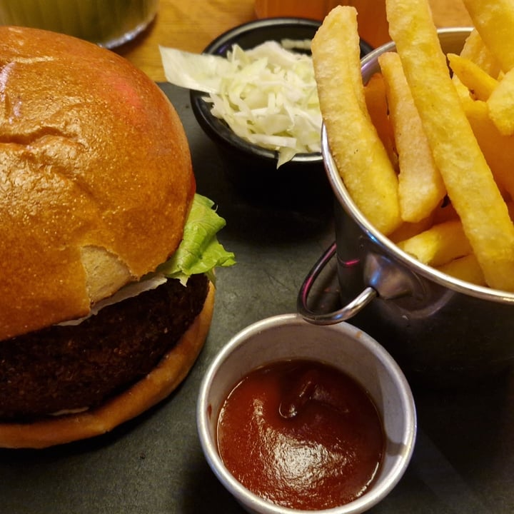 photo of Zeil Kitchen falafel burger shared by @lisaqbon on  26 Jan 2023 - review