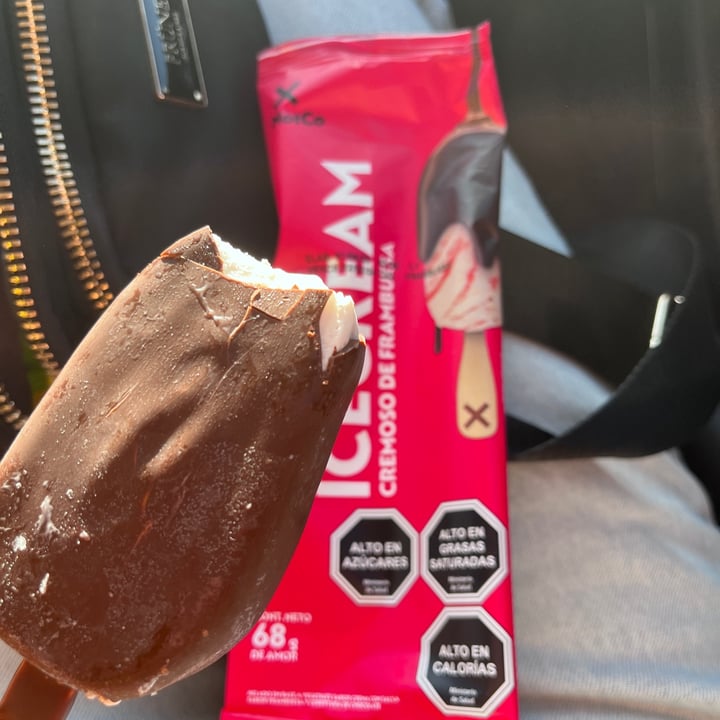 photo of NotCo Not Icecream Chocolate Frambuesa shared by @consuojeda on  01 Feb 2023 - review