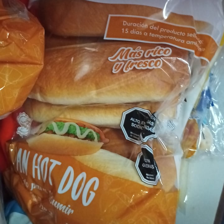 photo of Amadamasa pan de hotdog shared by @carlacorreajimenez on  03 Jan 2023 - review