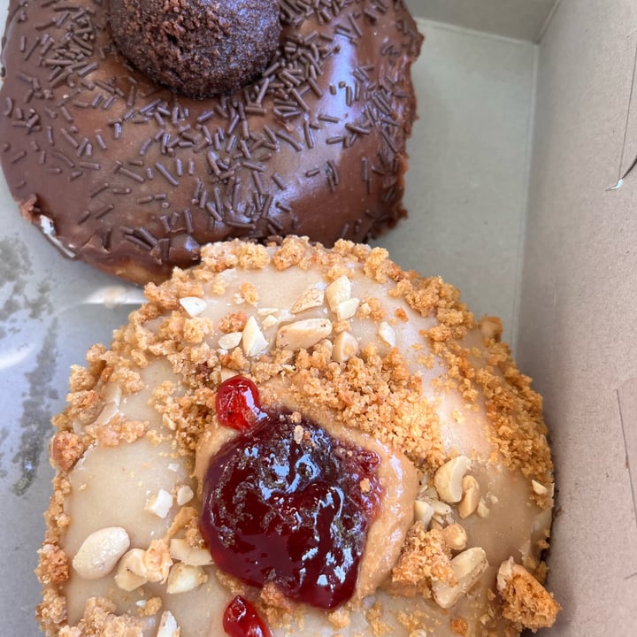 photo of Grumpy & Runt | Little Deli & Donuts Assorted donuts shared by @melveegan on  30 Dec 2022 - review