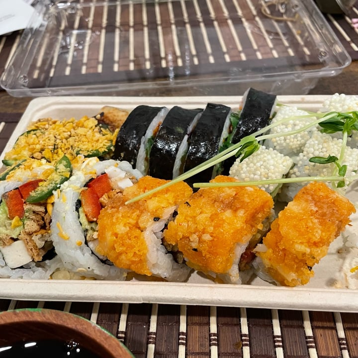 photo of OPLANTE Sushi Wok Végétalien Montreal (x Yuan) Nature shared by @lulifante on  05 Mar 2023 - review