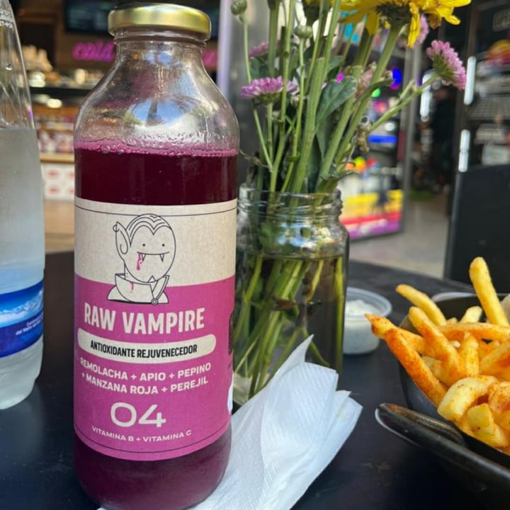 photo of JU Vegano Jugo Raw Vampire shared by @felipelolita on  23 Apr 2023 - review