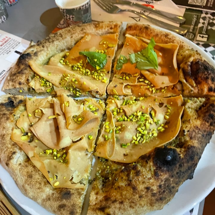 photo of Pizzeria Assaje Mortadella e pistacchio vegan shared by @ilariaqualcosa on  09 Jul 2023 - review