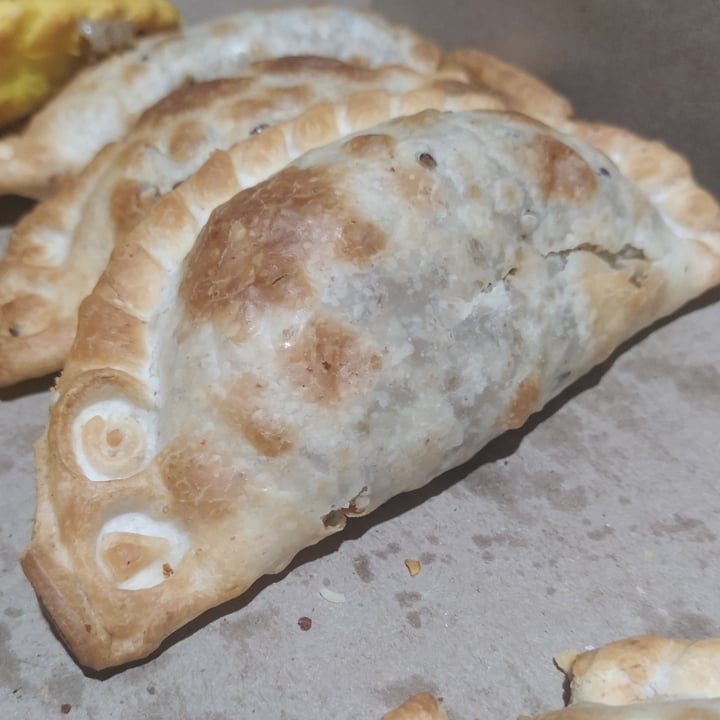 photo of Central pizzas y empanadas Empanada de carne shared by @mgyori on  07 Mar 2023 - review