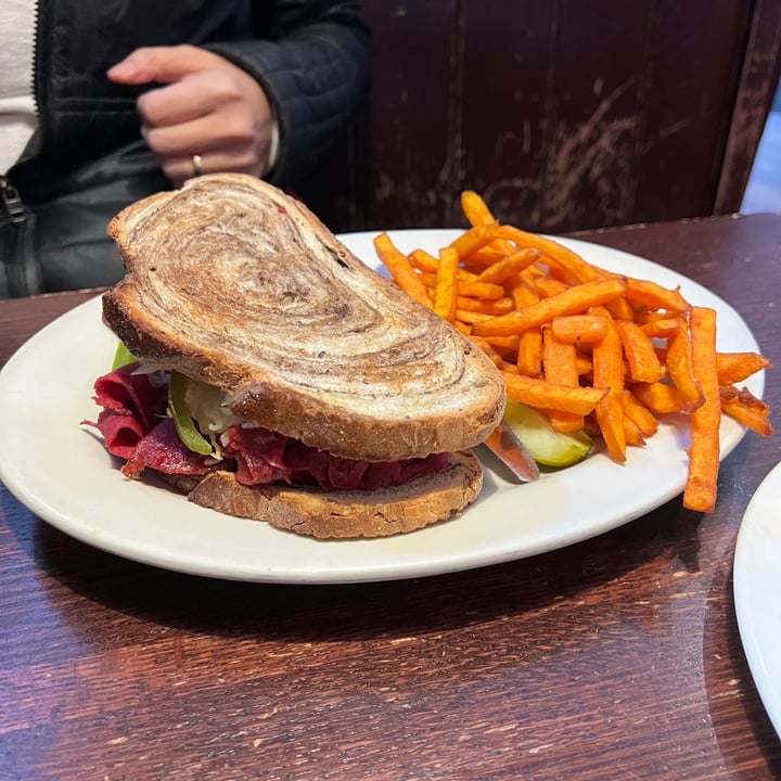 photo of Chicago Diner Radical Rueben shared by @aubreyj27 on  22 Feb 2023 - review