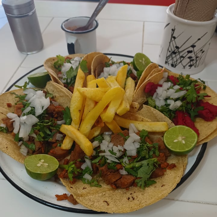 photo of Gastronomía Nueve y 45 tacos clasicos shared by @suxyara on  06 Apr 2023 - review