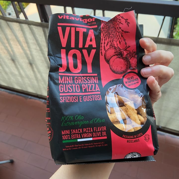 photo of Vitavigor Mini grissini gusto pizza shared by @jessinthebox96 on  27 Apr 2023 - review