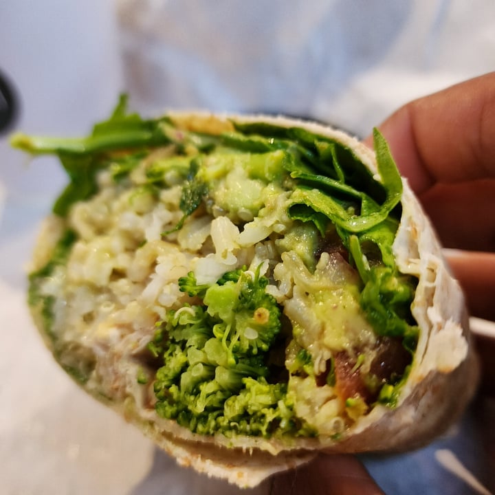 photo of KAUAI Muizenberg Spicy Avo Greens Wrap shared by @sachthevegan on  14 Jan 2023 - review