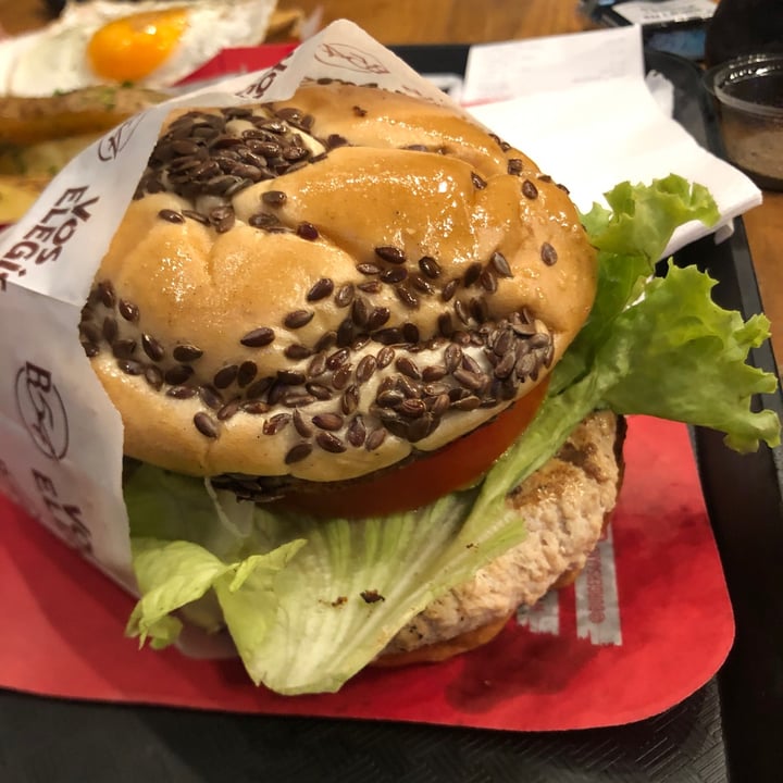 photo of Burger 54 Vegan Chicken Sandwich shared by @lulymiranda on  18 Feb 2023 - review