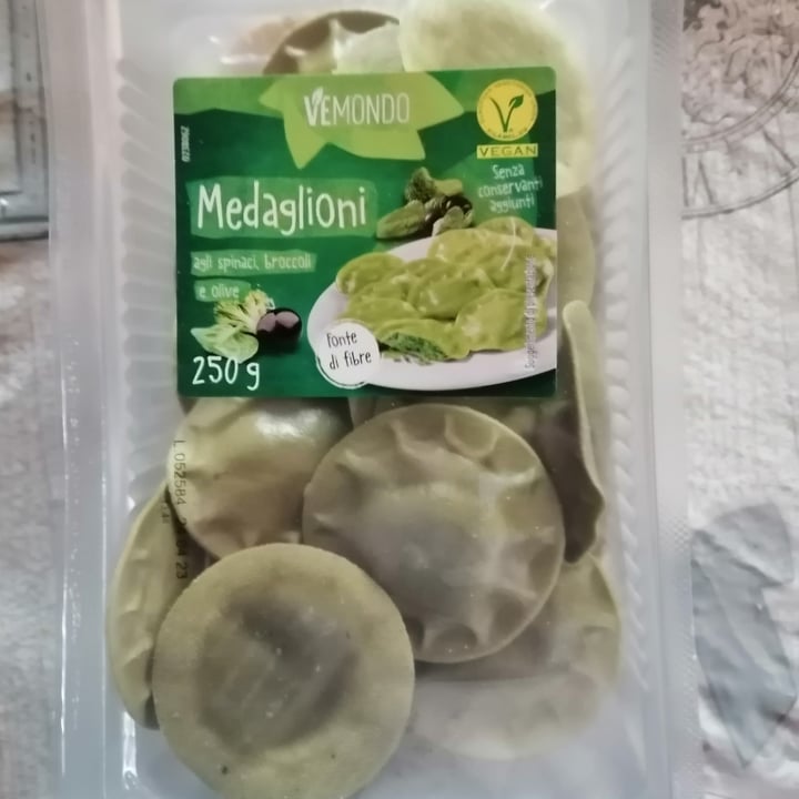 photo of Vemondo medaglioni Spinaci, Broccoli E Olive shared by @moth on  28 Feb 2023 - review