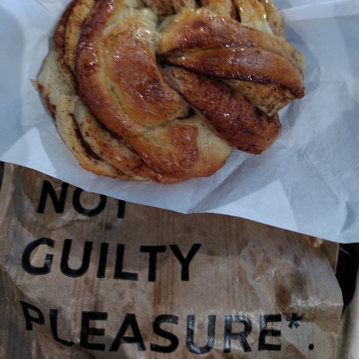 photo of Land&Monkeys Cinnamon Roll shared by @walkabout-veg on  21 Apr 2023 - review