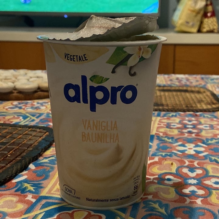 photo of Alpro yogurt vegetale soia vaniglia shared by @brenda90210 on  10 May 2023 - review