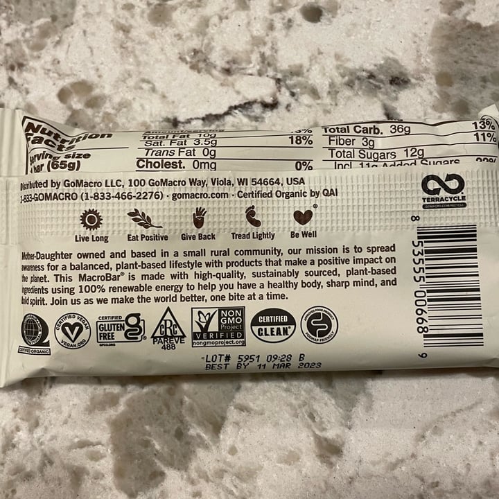 photo of GoMacro Everlasting Joy - Coconut + almond butter + chocolate chip bar shared by @claudiad on  24 Dec 2022 - review